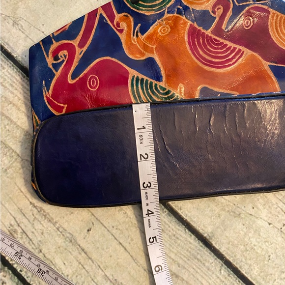 Beautiful 90’s tooled leather colorful elephant pattern hand purse. - Picture 13 of 15
